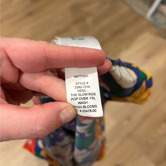 Mother The Slow Ride Cotton Floral Popover Top in the "Fresh Blooms" print L - Picture 7 of 8